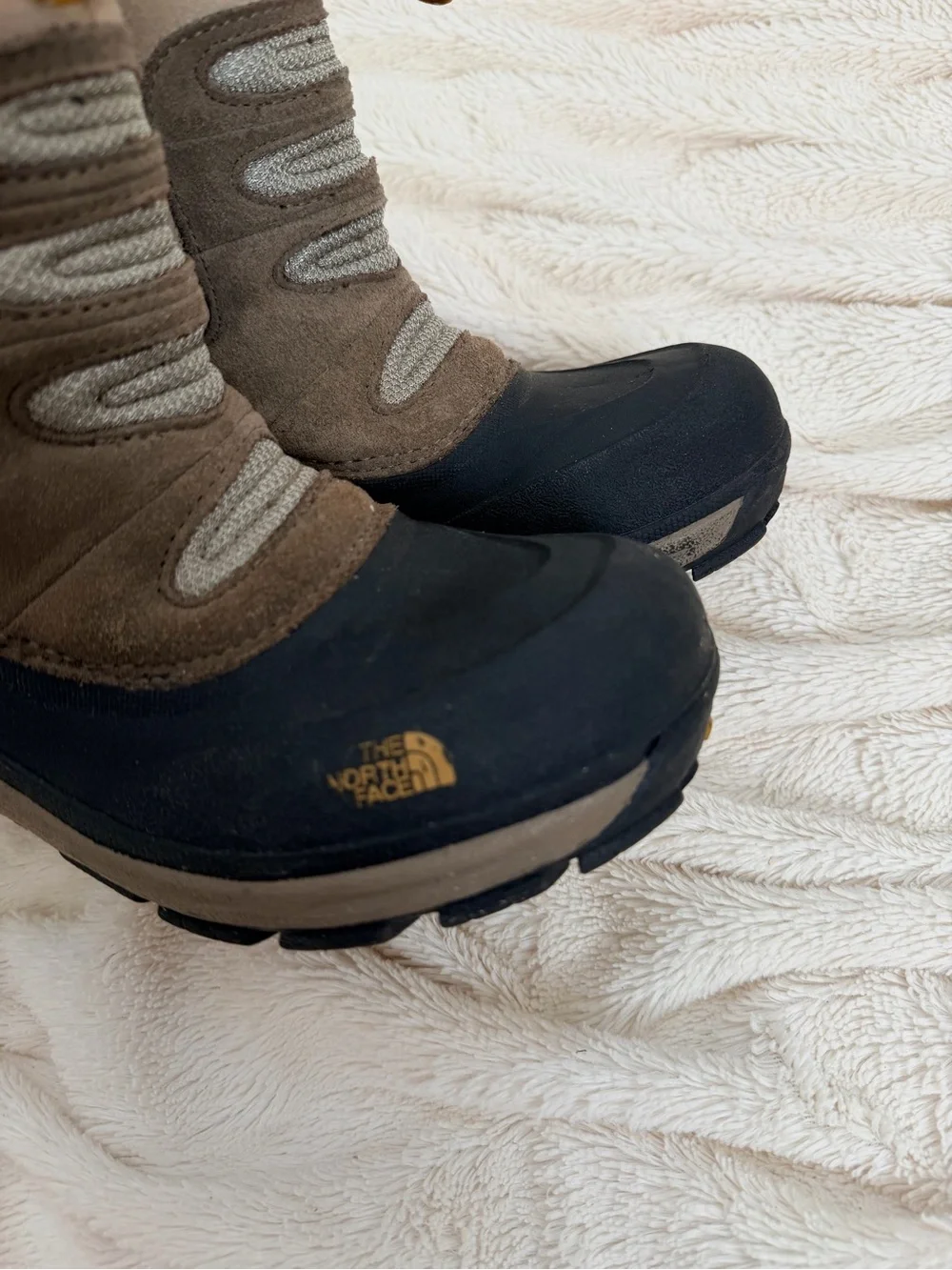 The North Face Heat Shield 200G insulated snow boots kids boys Sz 6Y brown/black